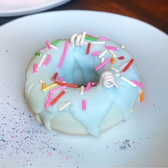 ⚠️SALE Candle // Handmade Blue Glaze Donut Shaped Soy Wax Candle SEND OFFERS - Picture 3 of 4